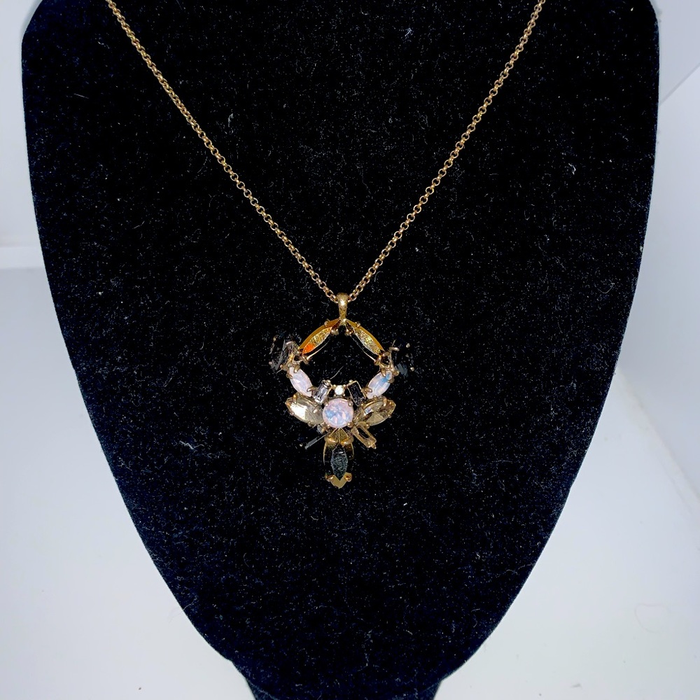 Free shipping! Moonstone pendant & box chain